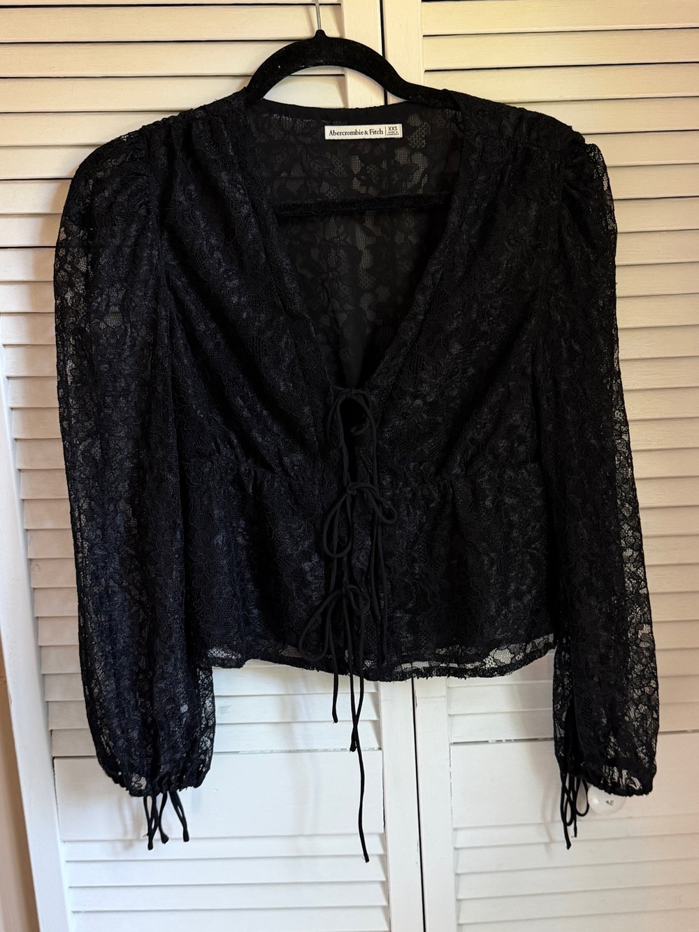 Abercrombie & Fitch Black Lace Tie-Front Women's Top, size XXS, runs larger